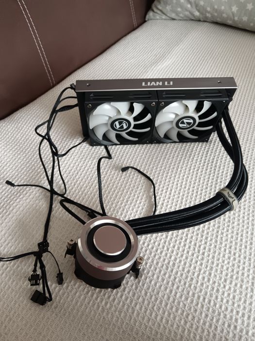 Lian Li AIO 240mm водно охлаждане – работи, но с проблем (за ремонт)