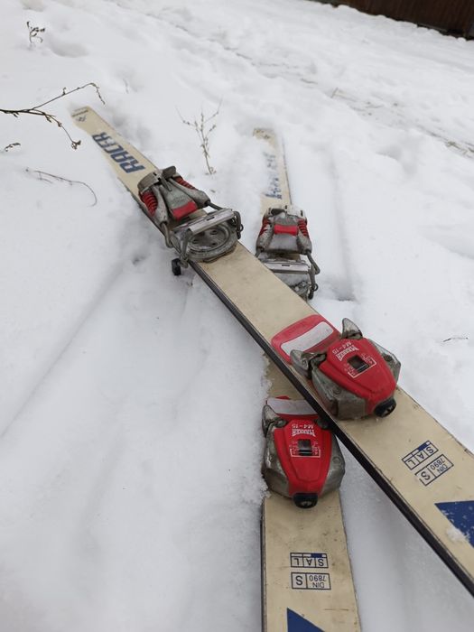 Продам зимние лыжи