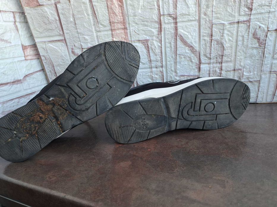 мъжки черни маратонки,кецове,спортни обувки,сникърси,ном 41/42 Liu Jo