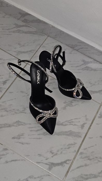 Прекрасни токчета с кристали