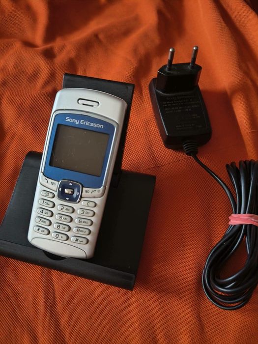Sony Ericsson t230 + charger original ( decodat)
