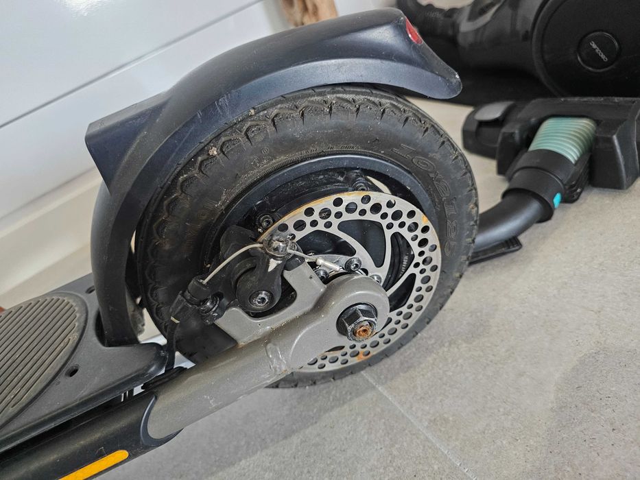 Trotineta electrica adulti, FreeWheel Rider Pro, motor 350 W, viteza maxima 25 km/h, autonomie 35 km, roti 10 inch, pliabilă