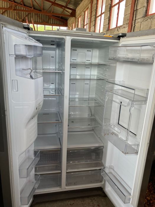 Двукрилен хладилник Samsung