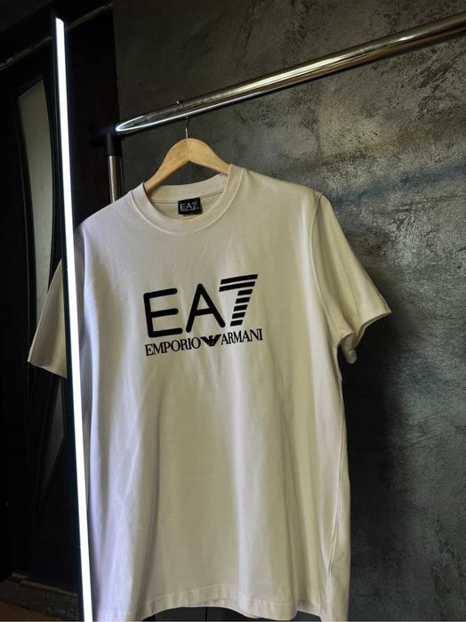 Мъжки тениски на марките Valentino , Boss и EA7