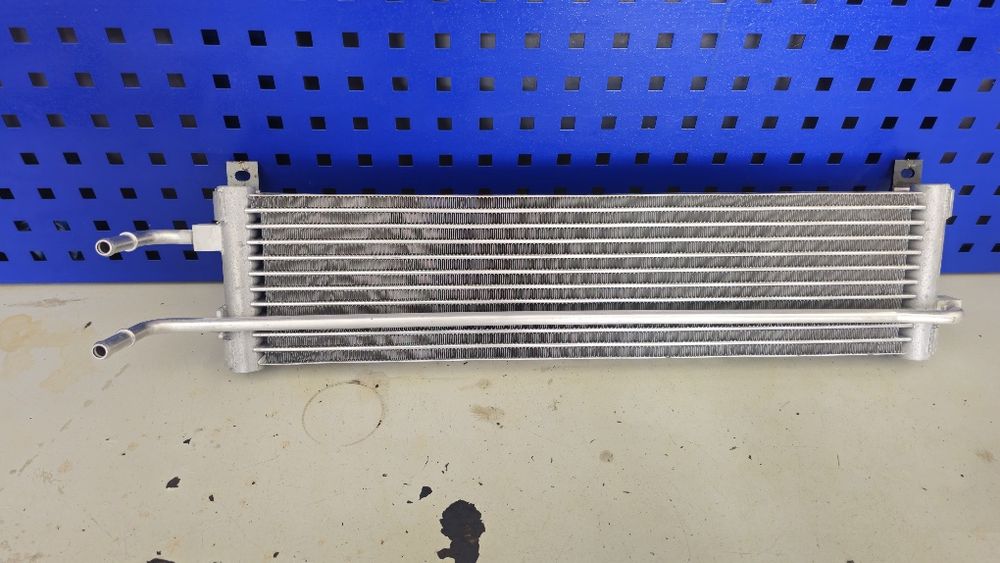 Avtomat karobka axlajdeniya radiator sotiladi (Gentra, Lacetti)