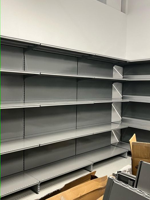 Rafturi Magazin cu Aspect Modern
