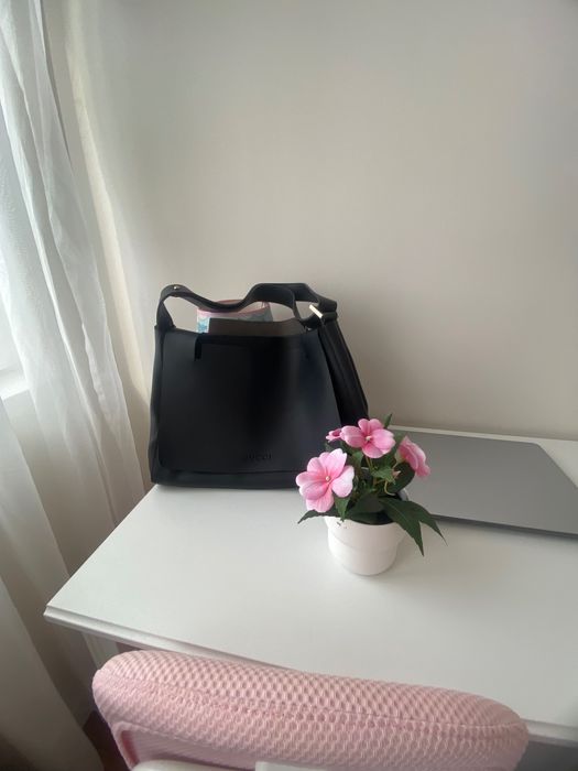 Дамска чанта cucci естествена кожа! Слагана броени пъти.