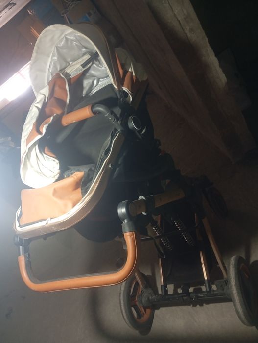 Продам коляску все сезонная