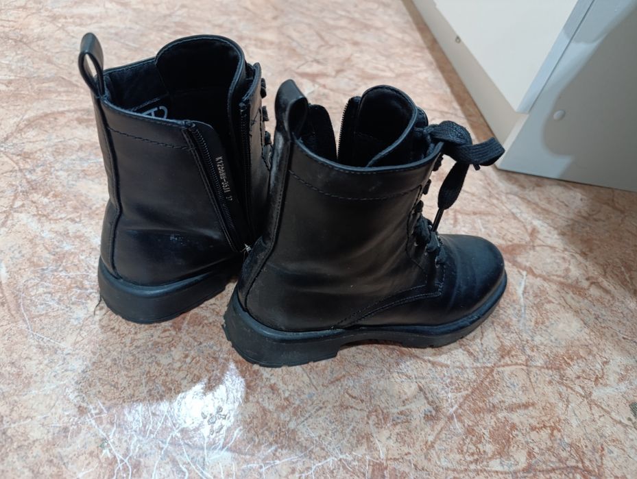 Отдам даром детскую обувь 37 размер