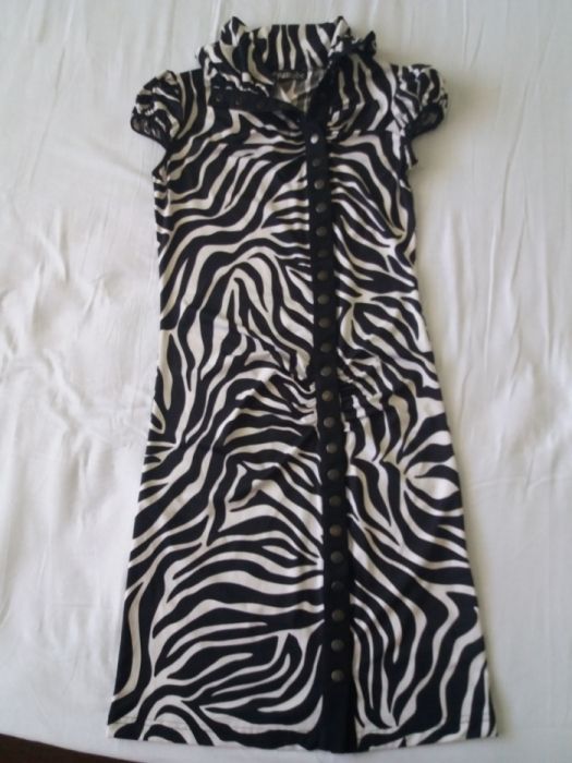 Рокля със закопчаване