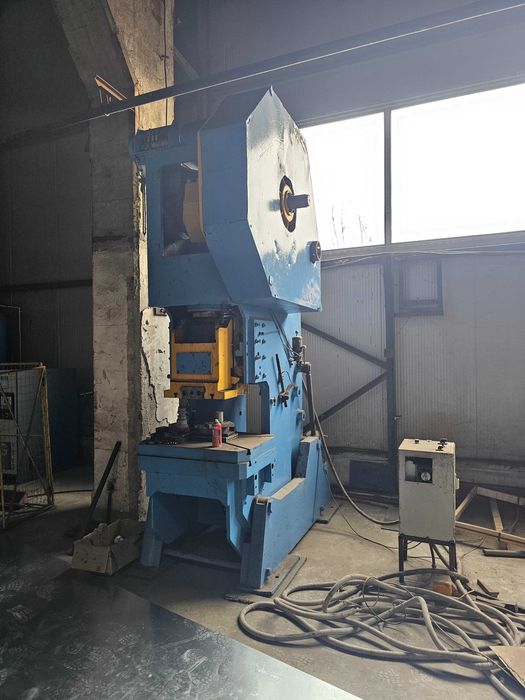 Presa mecanica cu excentric 100 tone