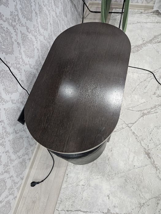 Продам стол журнальный