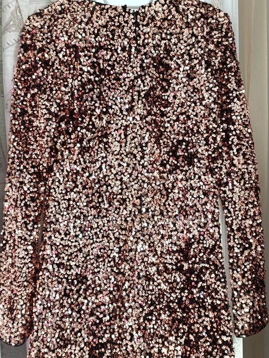 Парти рокля на  H&M.