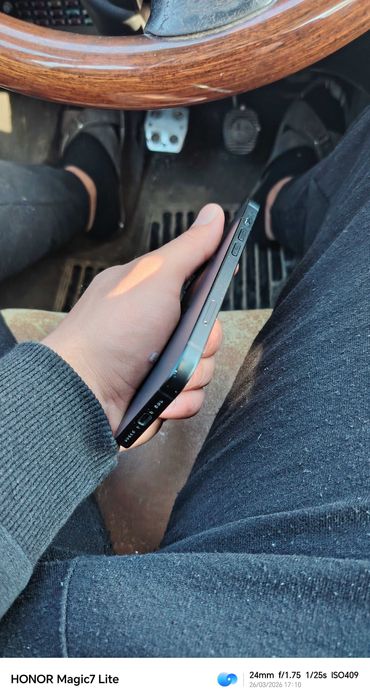 Продавам iPhone 15