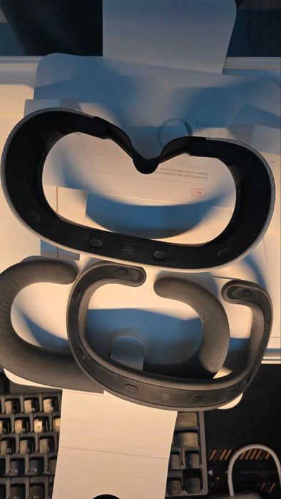 Apple Vision Pro VR очила, 256GB, сиви + PS VR2 Sense