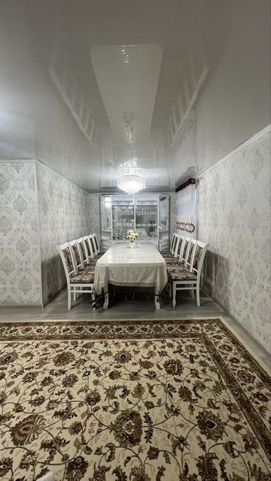 Стол, стулья, сервант