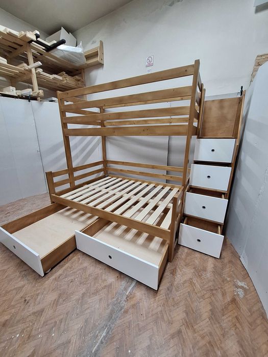 TRANSPORT GRATUIT.Pat etajat cu 3 locuri. Cod 3532