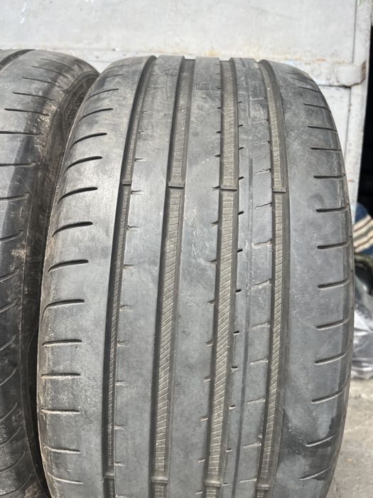 2 бр. летни гуми 235/35/19 GoodYear DOT 0618 5 mm