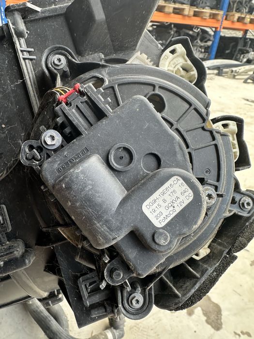 Grup caldura Ford Mondeo mk5 de europa + motoras reglaj aer / aeroterma de sub bord / calorifer caldura