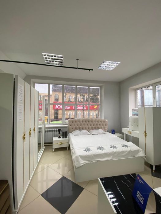 Срочно продам гарнитур новая