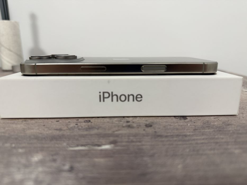 Vand iphone 16 pro 265 gb