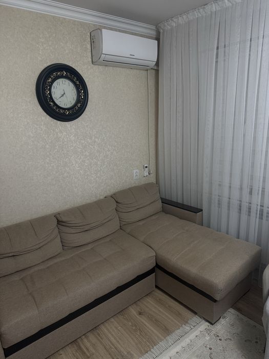 Диван продается срочно.