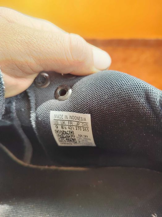 Маратонки адидас