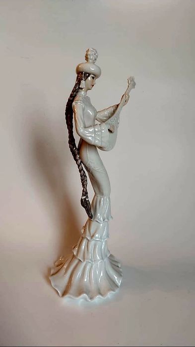 Статуэтка "Казашка с домброй ЭКСКЛЮЗИВ!