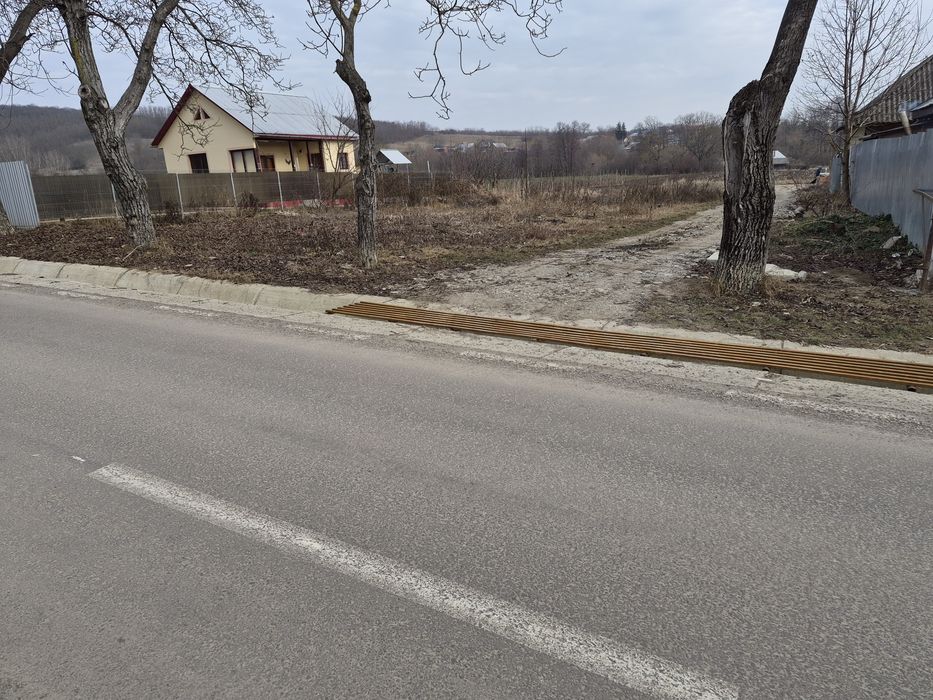 5900m2 teren+ curent