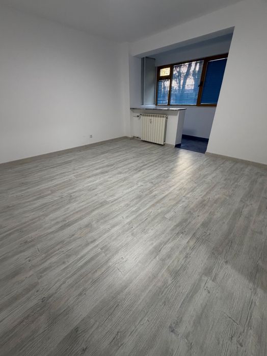 Garsonieră de închiriat – ideală pentru locuit sau activități comerciale