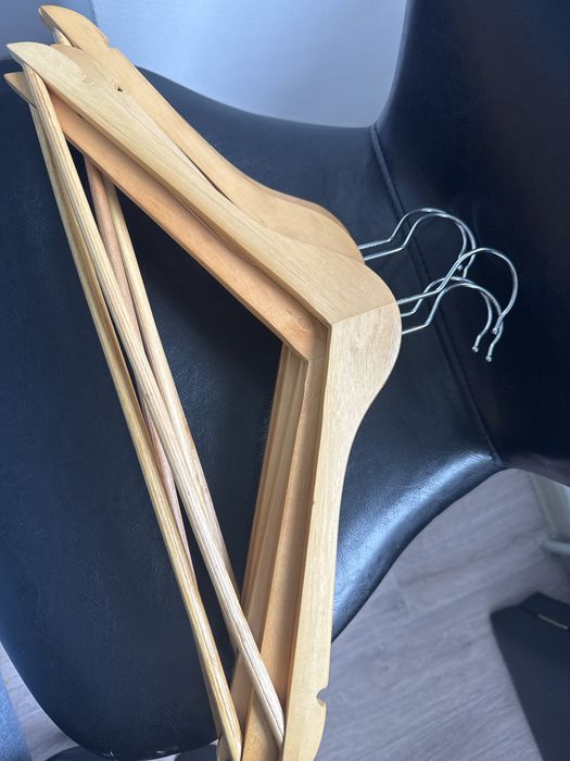 Вешалки деревянные