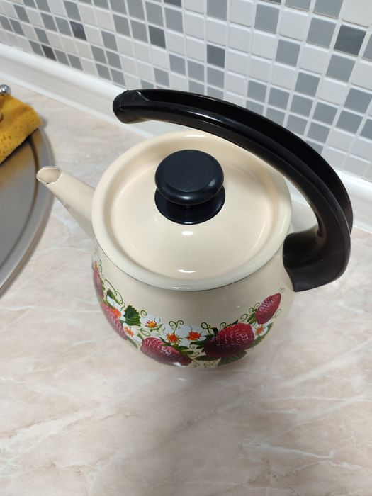 Эмалированный чайник