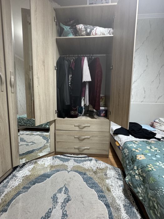 Угловой шифоньер