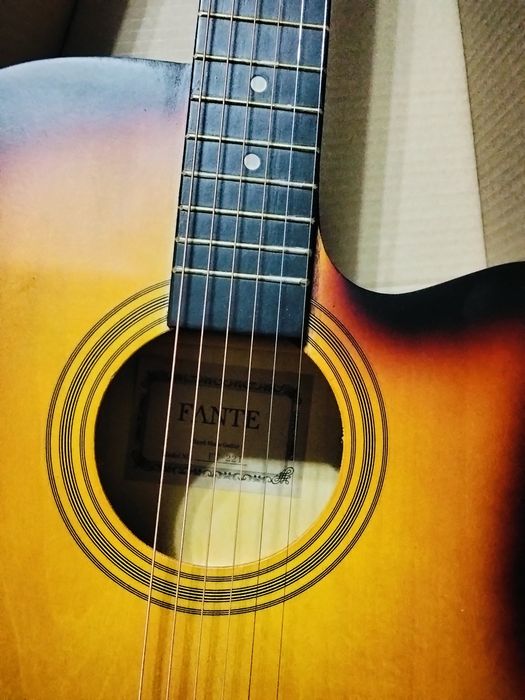 Акустическая гитара