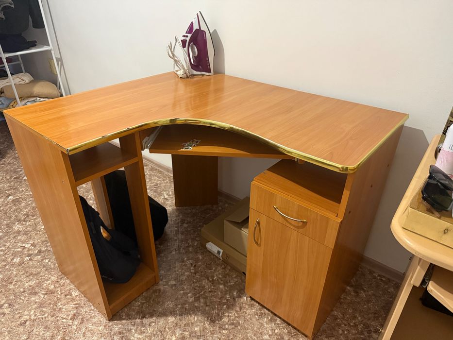 Стол компьютерный угловой