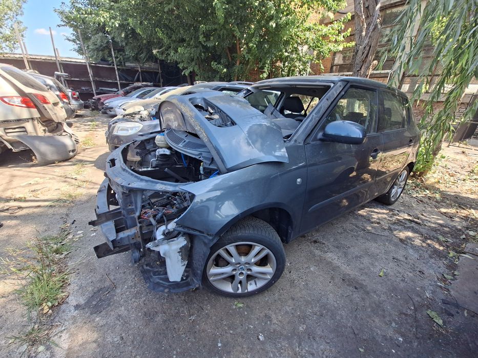 Dezmembrez Skoda Fabia 2  1.2 Benzina 2011 CHFA BZG