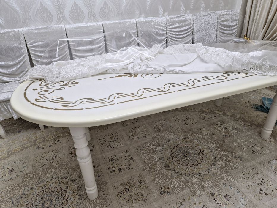 Стол и  7 стульев