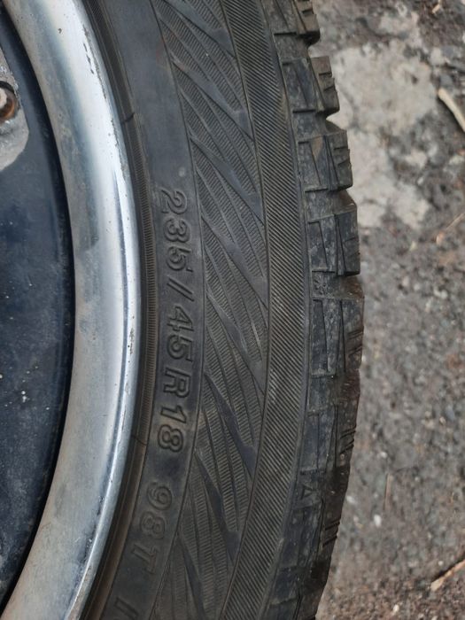 Продам шины с дисками 235/45 R18