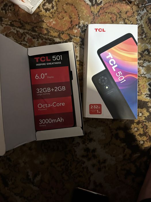Telefon TCL 501.