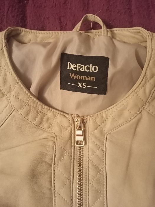 Куртка женская .