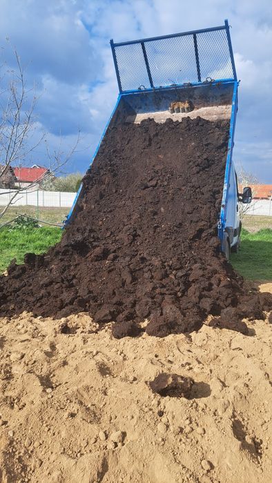 Gunoi putred de vaci și pământ