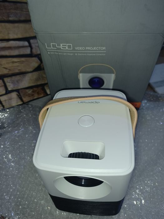 Видео проектор Apeman  LC450