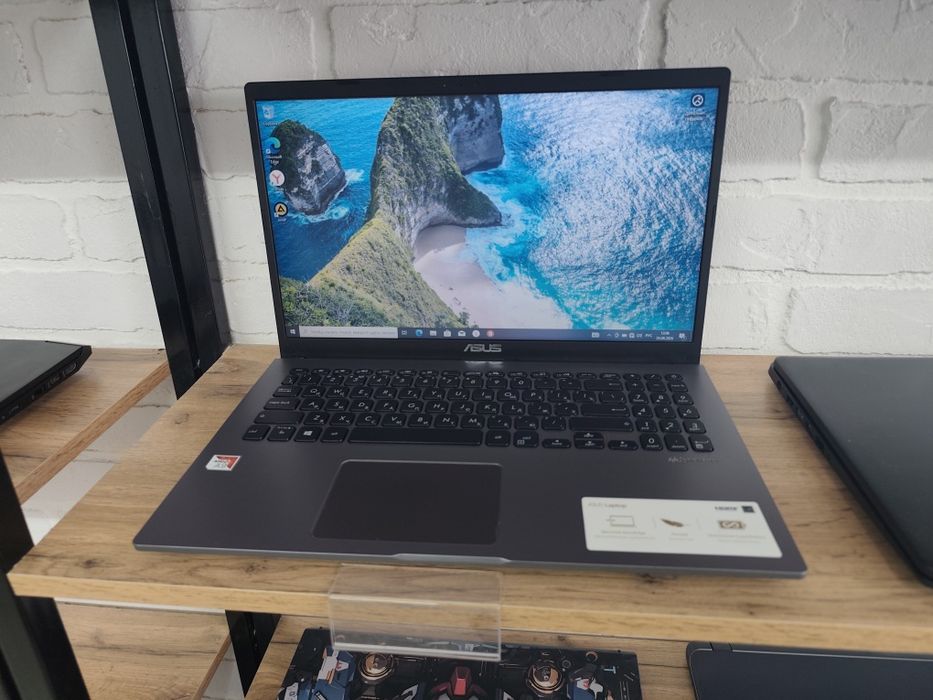 Ноутбук Asus для работы и офиса