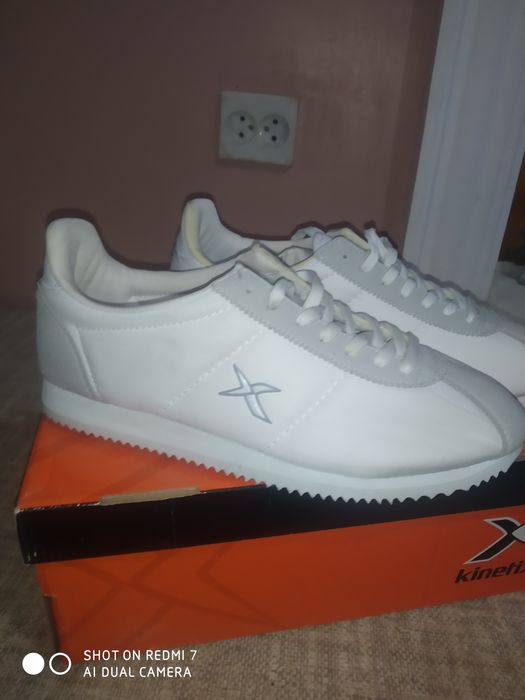 Новые кроссовки Kinetix производства Турции.Отличного качества 43 разм