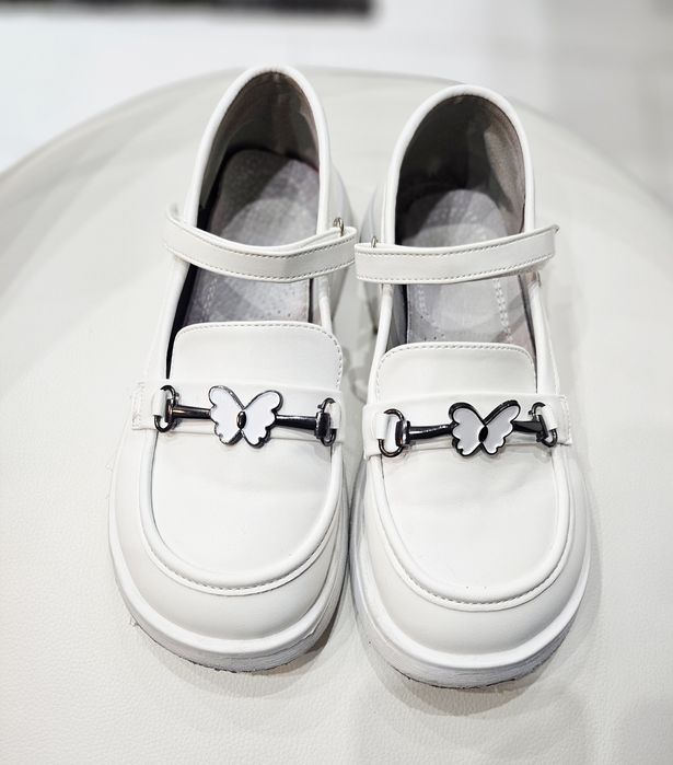 Бели обувки,  естествена кожа