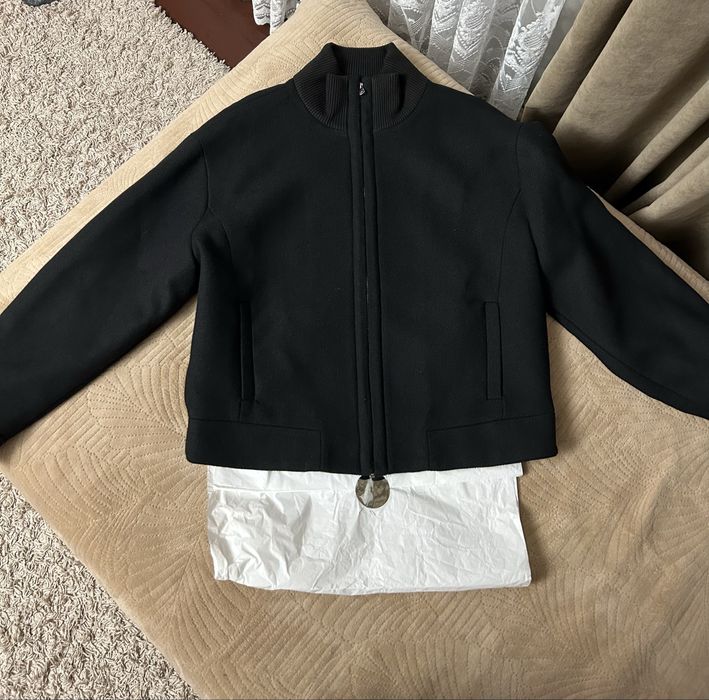 Продам шерстяной бомбер Zara