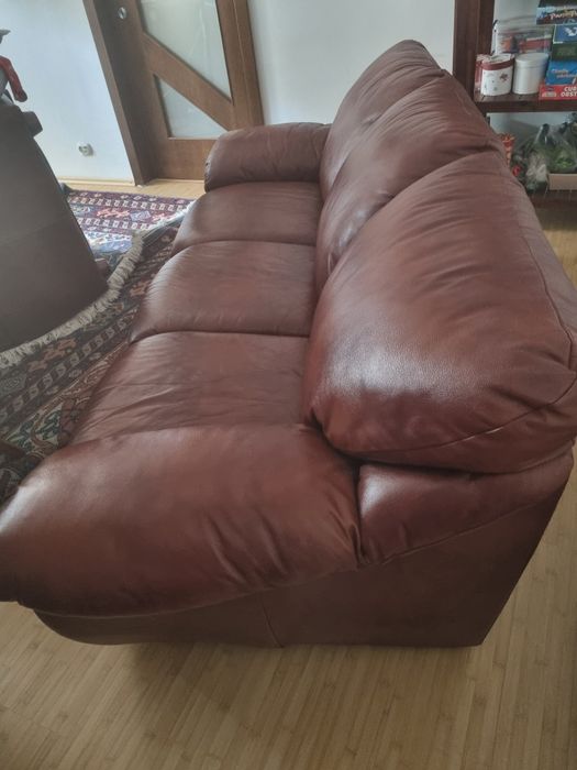 Set 2 fotolii și o canapea extensibilă din piele