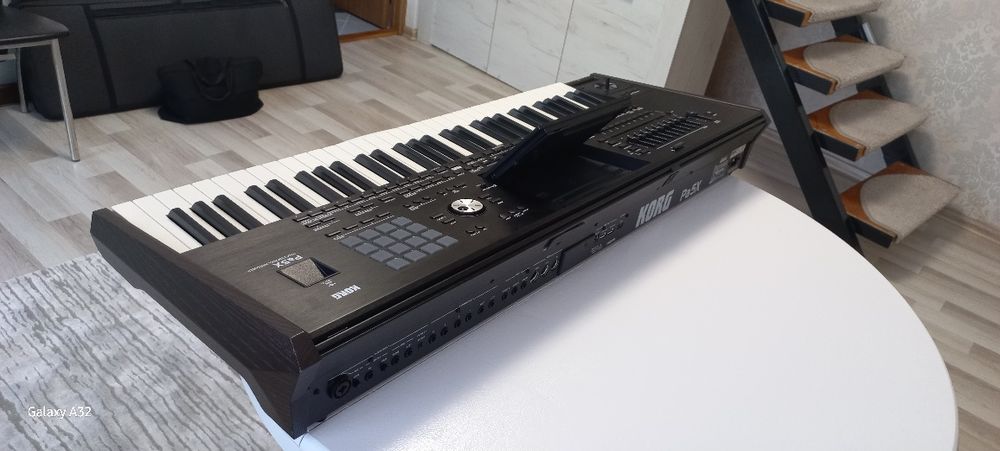 Vând korg pa 5x internațional de 61.adusa azi din Germania ofer husa și set 2026. Nu schimb cu nimic