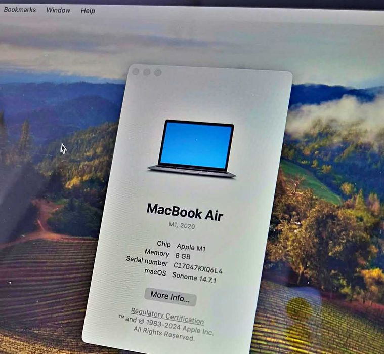 MacBook Air M1 argintiu din Noiembrie 2021
