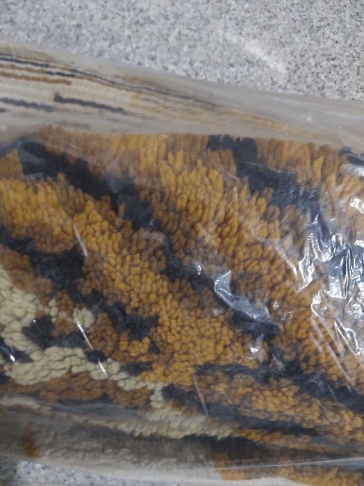 Нов китеник размер като за спалня плътен богат китеник